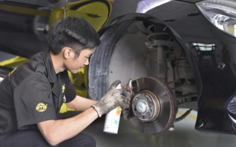 刹车片多少公里换一次（5万公里要换刹车片吗）