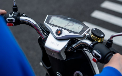 铅酸电池寿命一般是几年（铅酸电池怎么充电才耐用）