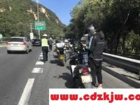 摩托车能走应急车道吗?交警让摩托走应急车道