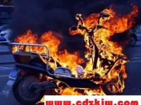 电动车自燃的几率大吗？电动车起火烧毁旁边车辆谁赔