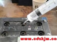 电瓶加水后充不进电怎么办?电瓶加水加多了怎么补救