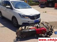 摩托车全责受伤轿车要赔钱吗?摩托车跟小车发生车祸谁的责任大