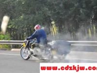 摩托车排气管冒白烟是什么原因