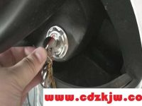 电动车座椅怎么打开?电动车座位锁打不开怎么办