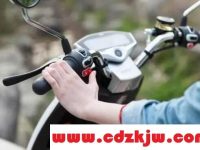 电瓶车p档怎么解除