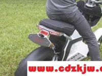 电动车后轮抱死推不动是什么原因