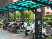 四轮电动车充电桩充电怎么充电？四轮电动车充电桩指南